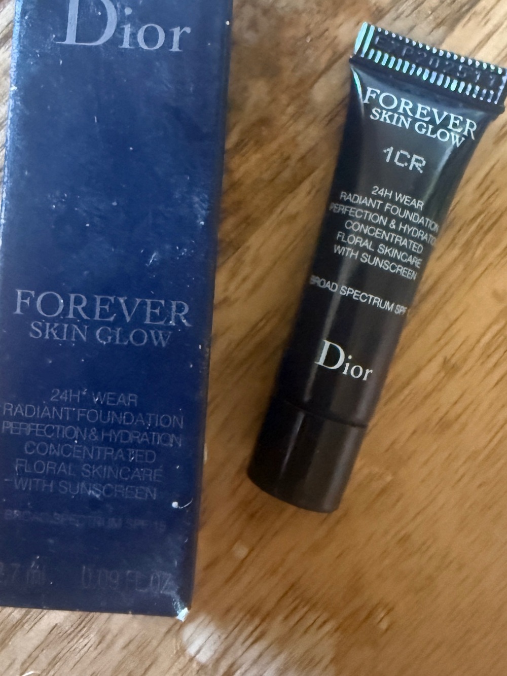 Dior Forever Skin Glow Foundation Tube 1CR color match hydrating makeup sample